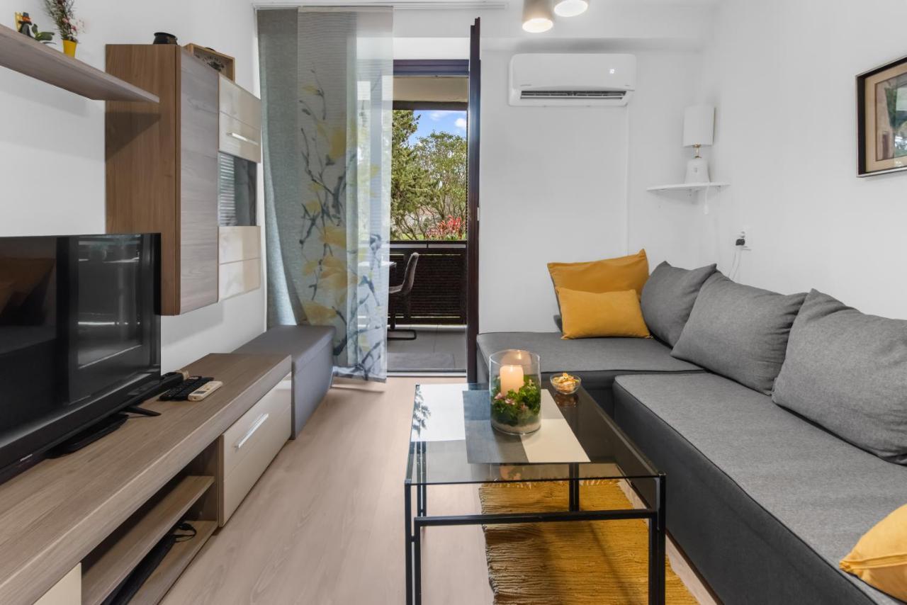Marina Apartment *